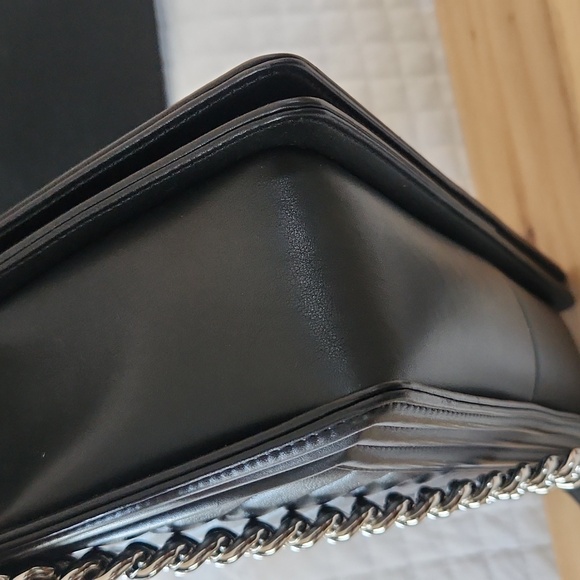 Chanel Le Boy Bag in medium. Like New! - Picture 5 of 12